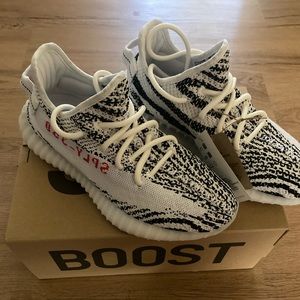 BNIB Yeezy 350 V2 Zebra Women’s 6.0